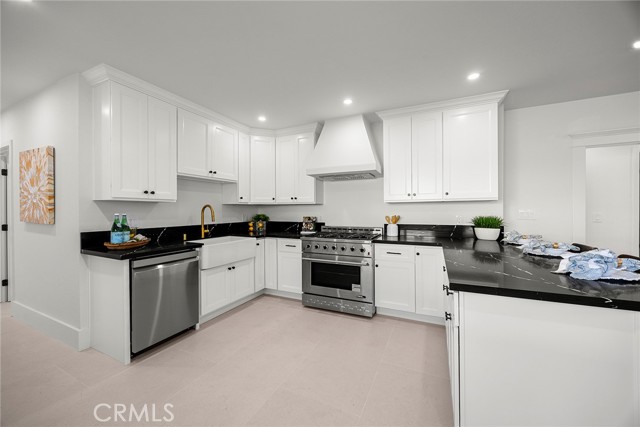 Detail Gallery Image 12 of 56 For 1205 E Central, Fullerton,  CA 92831 - 3 Beds | 3 Baths