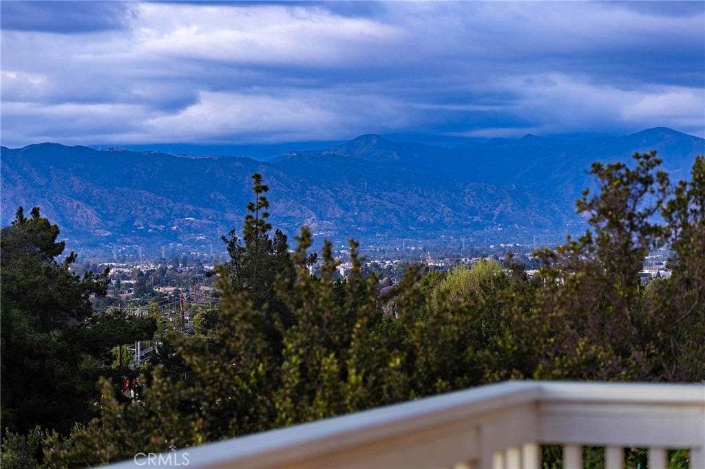 https://media.crmls.org/medias/53105d5c-e3b2-432b-8ceb-9d9183c2d6c8.jpg?preset=X-Large