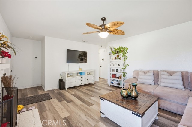 Detail Gallery Image 7 of 18 For 12557 Valley Meadows, Moreno Valley,  CA 92553 - 3 Beds | 2 Baths