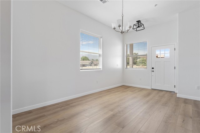 Detail Gallery Image 4 of 26 For 21640 Loop St, Tehachapi,  CA 93561 - 3 Beds | 2 Baths
