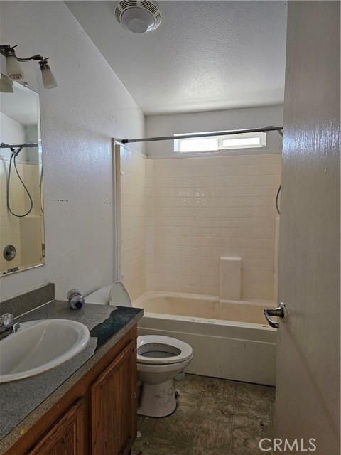 Detail Gallery Image 9 of 29 For 16023 18th Ave, Clearlake,  CA 95422 - 2 Beds | 2 Baths