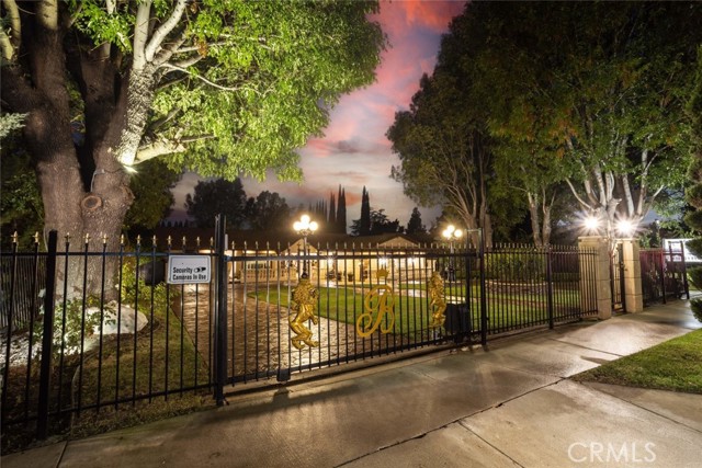 Detail Gallery Image 36 of 54 For 18834 Devonshire St, Northridge,  CA 91324 - 3 Beds | 3 Baths