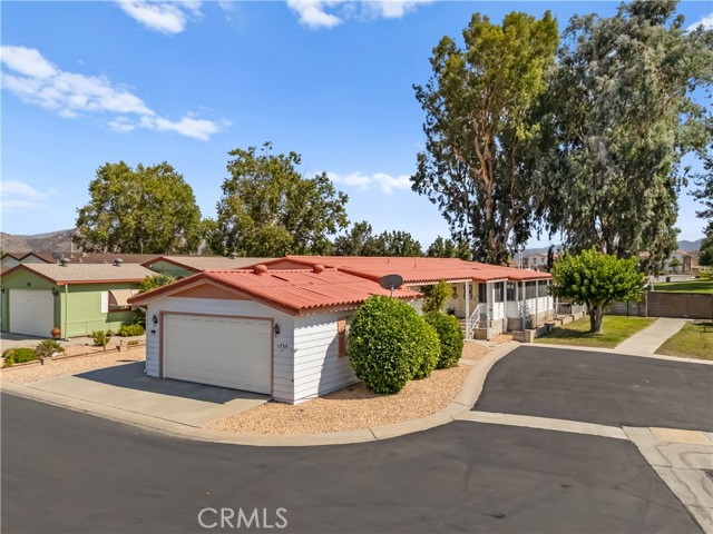1735 Mango Way, Hemet CA: https://media.crmls.org/medias/53117527-ced6-43f1-91f3-c6cc14d2b719.jpg
