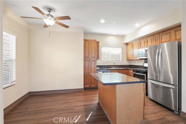 Detail Gallery Image 8 of 24 For 11613 216th, Lakewood,  CA 90715 - 3 Beds | 2/1 Baths