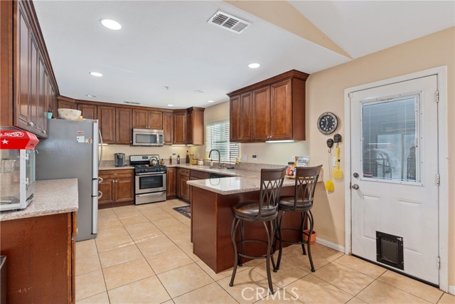 Detail Gallery Image 12 of 17 For 1535 W Persimmon, Rialto,  CA 92377 - 5 Beds | 3 Baths