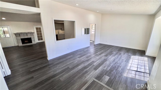 Detail Gallery Image 4 of 25 For 1053 N Brierwood Ave, Rialto,  CA 92376 - 4 Beds | 2 Baths