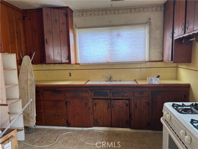 Detail Gallery Image 3 of 12 For 11022 Benwell, Lynwood,  CA 90262 - – Beds | – Baths