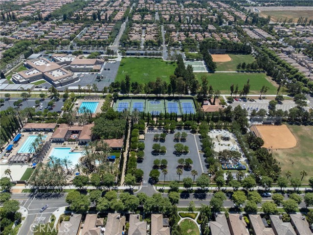 80 Great, Irvine CA: https://media.crmls.org/medias/53142d67-441b-49b6-ac3c-a1560ff41719.jpg