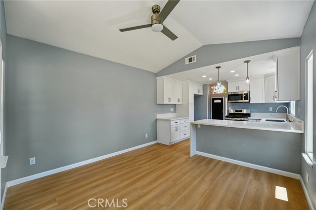 24318 Via Las Junitas, Murrieta CA: https://media.crmls.org/medias/5314b774-35c5-477a-879d-857ad4d2569f.jpg