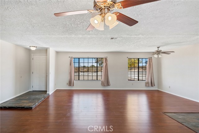 Detail Gallery Image 5 of 34 For 14022 Valle Vista Rd, Phelan,  CA 92371 - 3 Beds | 2 Baths