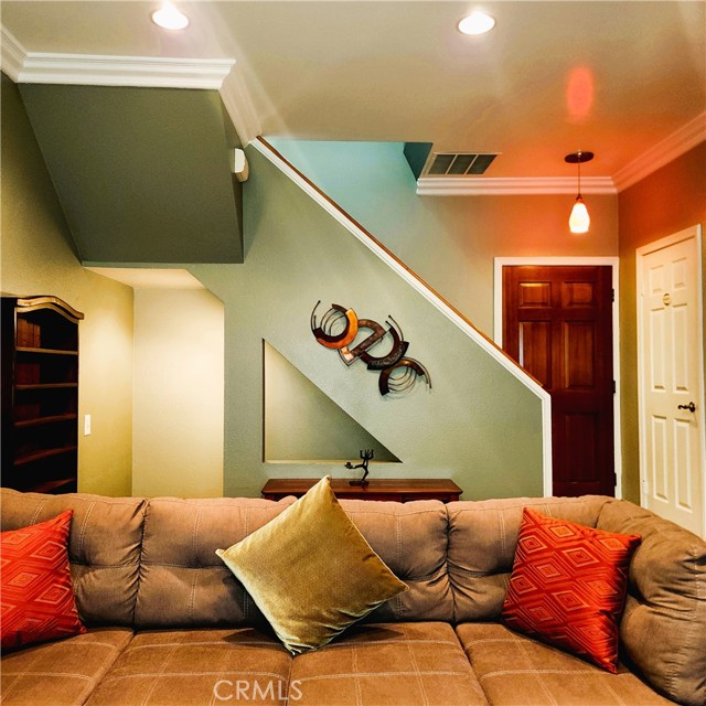 3800 STOCKER ST, View Park CA: https://media.crmls.org/medias/53154880-9d45-49fd-8dc9-c6472ee877f5.jpg
