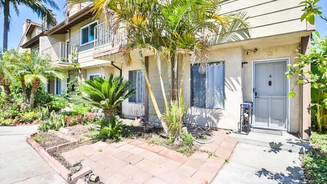 206 N Newhope Street, Santa Ana CA: https://media.crmls.org/medias/53159aff-0d9b-46a1-8dc3-347c7907a135.jpg