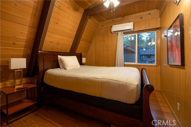 Detail Gallery Image 7 of 24 For 41959 Brownie Ln, Big Bear Lake,  CA 92315 - 5 Beds | 3/1 Baths