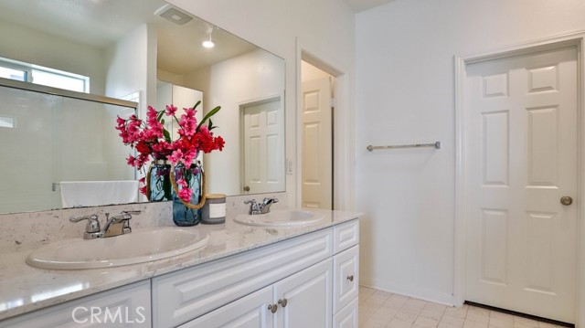 Master Bathroom (Cont)