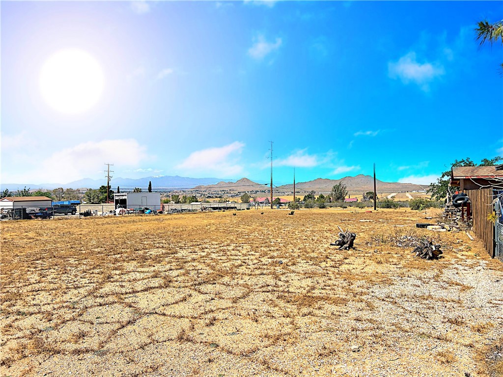 https://media.crmls.org/medias/5316f0d4-4b99-4af6-a1ed-f4f81040b84d.jpg?preset=X-Large