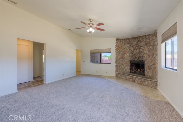 90 Segura Drive, Oroville CA: https://media.crmls.org/medias/5316f912-1c7e-4b13-a6ad-19ea205f168f.jpg