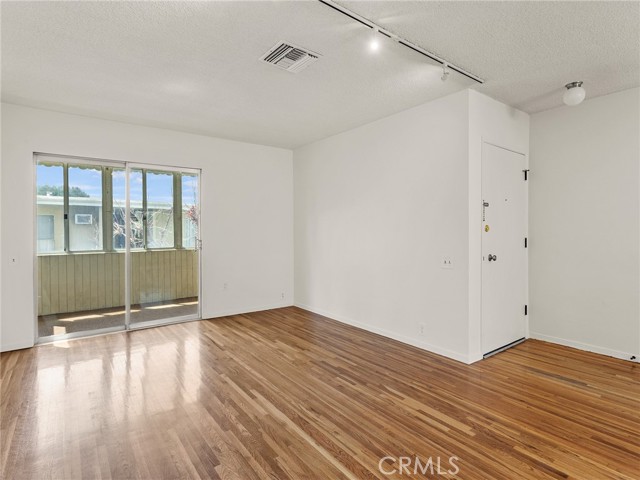 Detail Gallery Image 12 of 27 For 1901 Peyton Ave #T,  Burbank,  CA 91504 - 1 Beds | 1 Baths