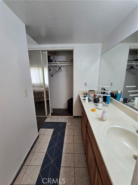 13966 Fox Street, San Fernando CA: https://media.crmls.org/medias/5317c5f8-e5ab-4c03-ab5f-6b882fc70fe1.jpg