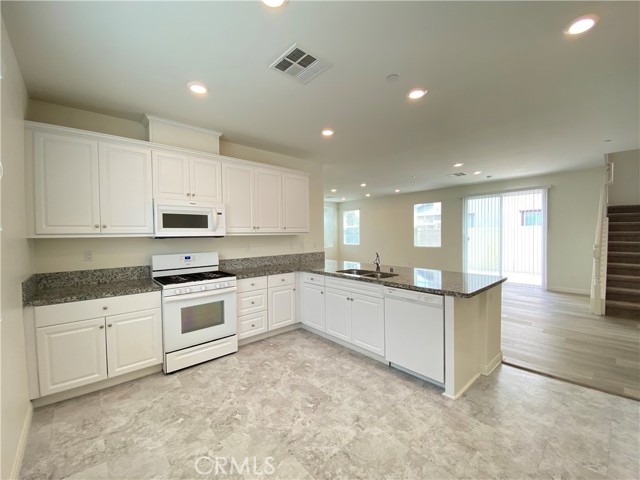 Detail Gallery Image 5 of 19 For 6129 Rosewood Way, Corona,  CA 92880 - 3 Beds | 2/1 Baths