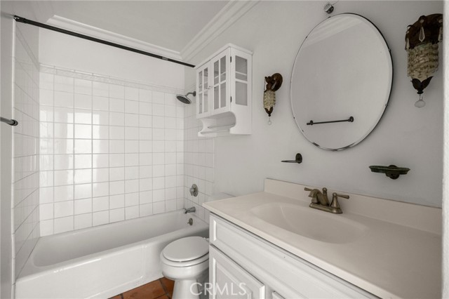 1187 E 3rd Street, Long Beach CA: https://media.crmls.org/medias/5318d9a9-6294-44a1-b233-decf2455aad7.jpg