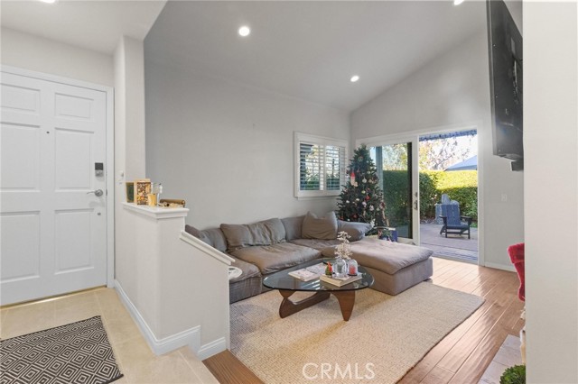 Detail Gallery Image 10 of 19 For 19 Laguna Court, Manhattan Beach,  CA 90266 - 3 Beds | 2/1 Baths