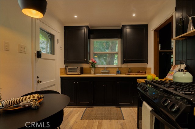 761 Arrowhead Villa Road, Lake Arrowhead, CA 92352