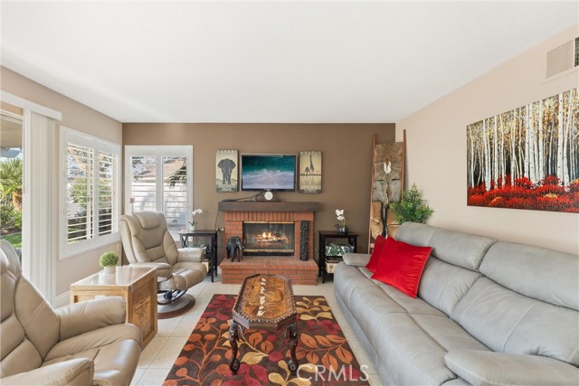 Detail Gallery Image 9 of 52 For 3480 Mountainside Cir, Corona,  CA 92882 - 4 Beds | 2/1 Baths