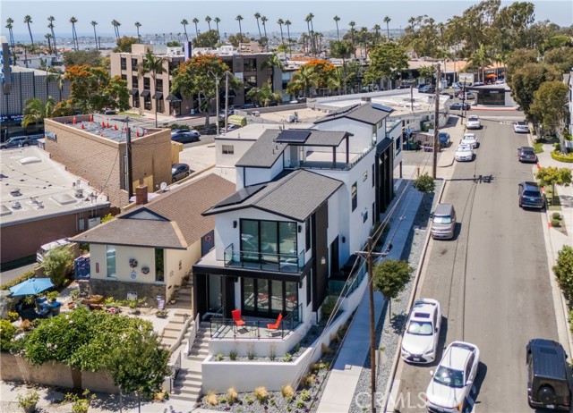 Detail Gallery Image 30 of 32 For 521 1/2 Iris, Corona Del Mar,  CA 92625 - 2 Beds | 2/1 Baths