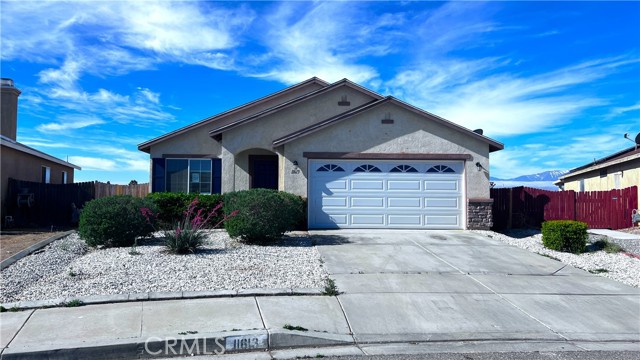 Detail Gallery Image 1 of 23 For 11613 Forest Park Ln, Victorville,  CA 92392 - 3 Beds | 2 Baths