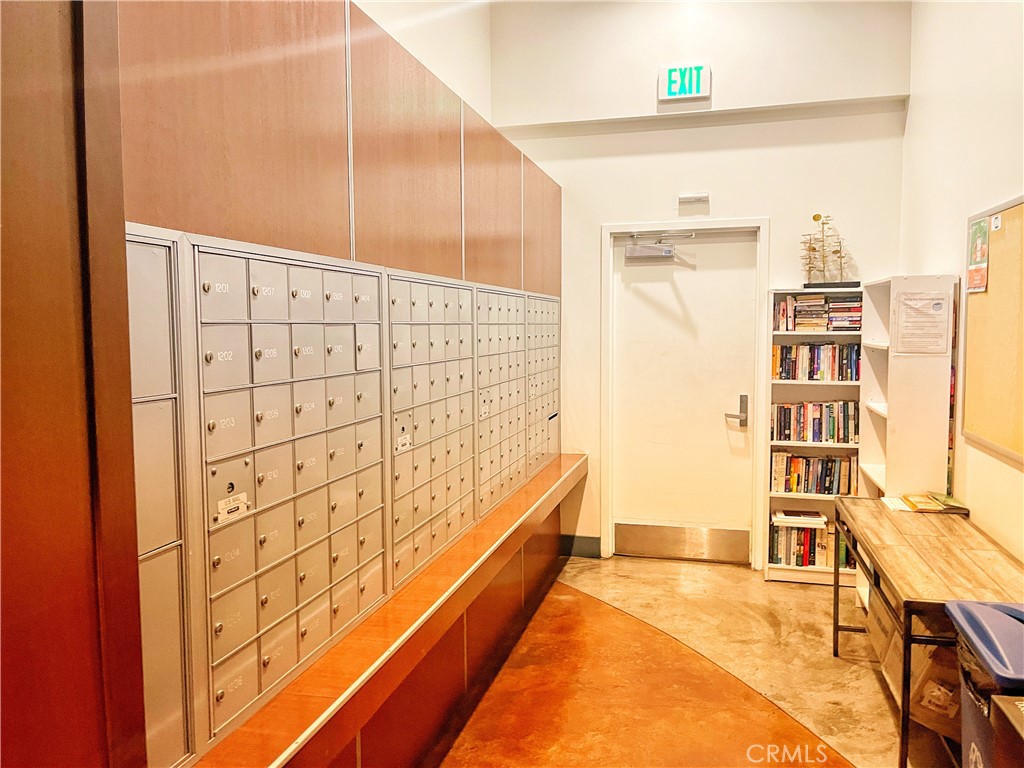 https://media.crmls.org/medias/531a437d-6a6b-453e-ab10-e632e1074fe2.jpg?preset=X-Large