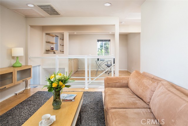 301 N Hudson Avenue, Pasadena CA: https://media.crmls.org/medias/531a8701-f770-4038-92a4-229627c308d8.jpg