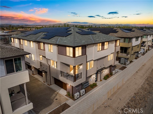 Detail Gallery Image 1 of 39 For 1562 Topeka Ave #8,  Placentia,  CA 92870 - 3 Beds | 2/1 Baths