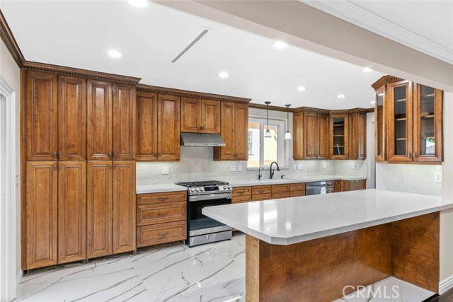 Detail Gallery Image 18 of 61 For 415 Birmingham Rd, Burbank,  CA 91504 - 4 Beds | 3/1 Baths