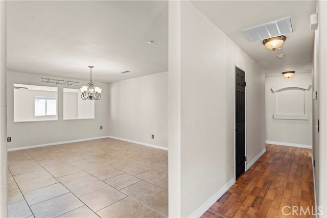 7803 Calle Carrisa Street, Highland CA: https://media.crmls.org/medias/531ba3c9-450d-4814-ac89-cec645ddbb1e.jpg