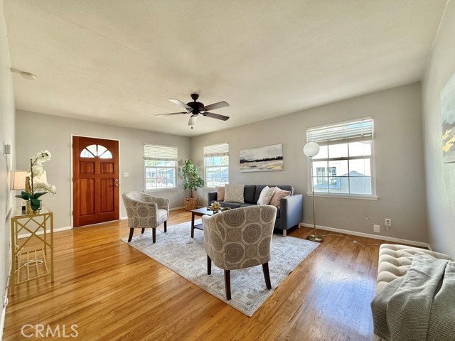Detail Gallery Image 1 of 27 For 11622 Massinger St, Lakewood,  CA 90715 - 3 Beds | 1 Baths