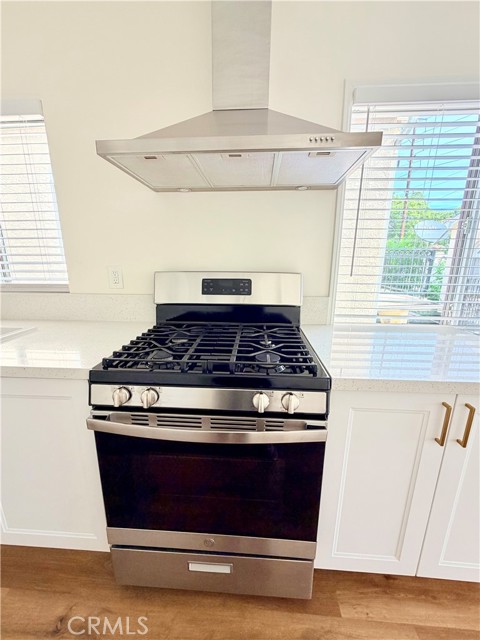 Detail Gallery Image 12 of 30 For 1316 N Hollywood Way, Burbank,  CA 91505 - 2 Beds | 1 Baths