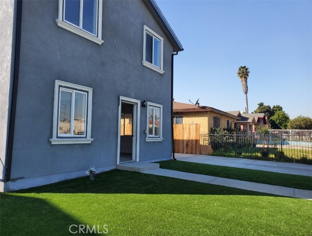 220 W 112th, Los Angeles CA: https://media.crmls.org/medias/531c7b94-5250-453d-b21c-04929bfe67de.jpg