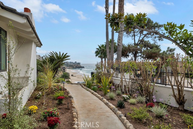 10 Camel Point, Laguna Beach CA: https://media.crmls.org/medias/531e1ef8-545a-4c1f-986a-f3f7e2a10f57.jpg