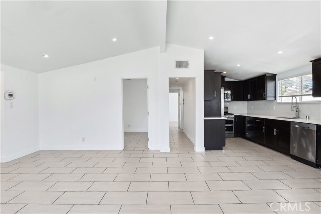 Detail Gallery Image 10 of 34 For 1048 N Loara St, Anaheim,  CA 92801 - 4 Beds | 2 Baths