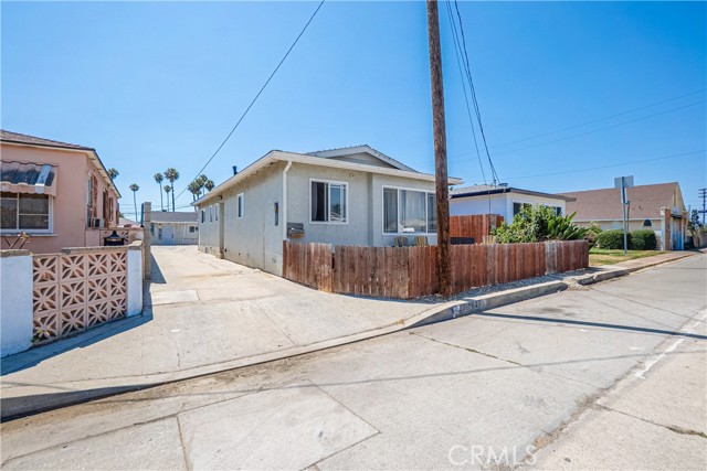 Detail Gallery Image 2 of 36 For 1627 Broad Ave, Wilmington,  CA 90744 - – Beds | – Baths