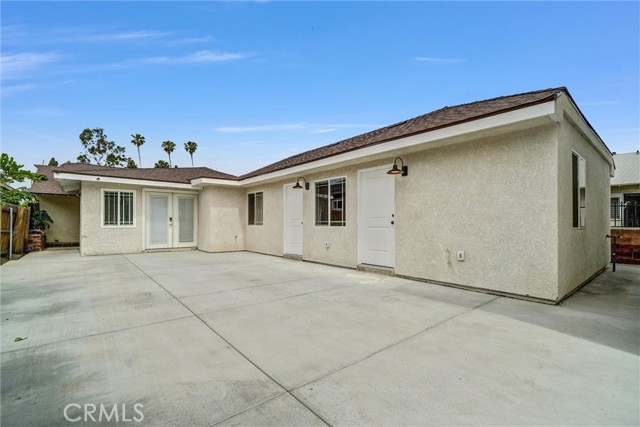 2321 Locust Avenue, Long Beach CA: https://media.crmls.org/medias/5320ae34-9e5b-4d71-9f86-3d90c8eabd7b.jpg