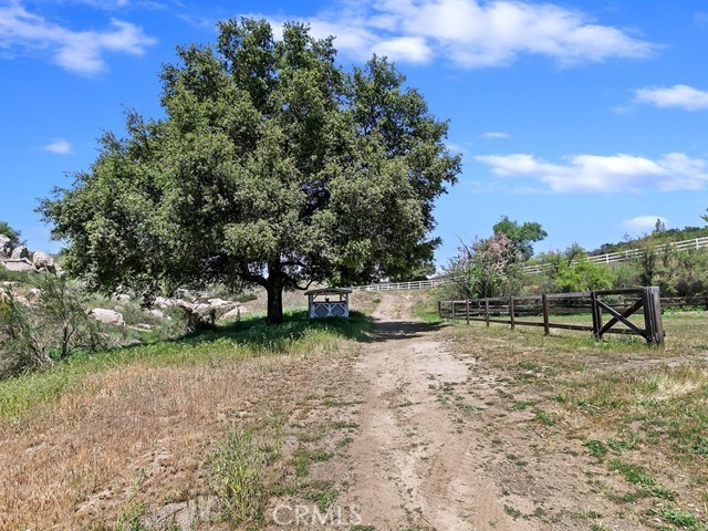 https://media.crmls.org/medias/53215d29-e5a6-4903-a05c-06b459c4727c.jpg?preset=X-Large
