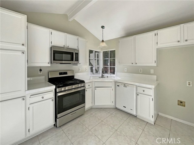 Detail Gallery Image 2 of 18 For 30497 Iron Bark Ct, Temecula,  CA 92591 - 2 Beds | 2 Baths