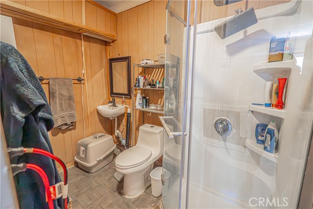 Detail Gallery Image 25 of 26 For 16722 Shinedale Dr, Canyon Country,  CA 91387 - 3 Beds | 3/1 Baths