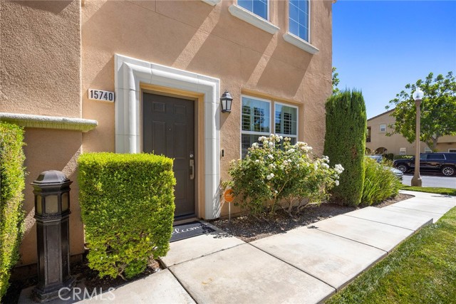 15740 Agave Avenue, Chino CA: https://media.crmls.org/medias/5323c5c4-0327-4cb4-8dab-020564bba576.jpg