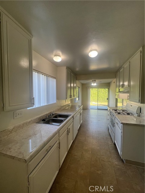 Detail Gallery Image 5 of 13 For 12123 Eastman, Cerritos,  CA 90703 - 3 Beds | 2 Baths