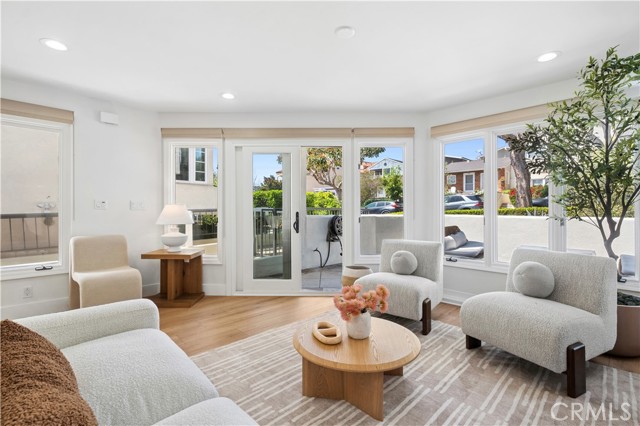 Detail Gallery Image 3 of 20 For 708 Iris Ave a,  Corona Del Mar,  CA 92625 - 3 Beds | 3 Baths