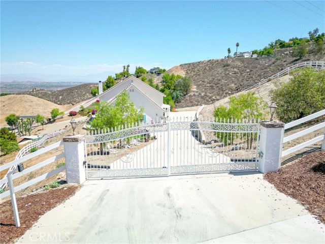 Detail Gallery Image 3 of 60 For 20948 Onaknoll Dr, Lake Mathews,  CA 92570 - 4 Beds | 3/1 Baths