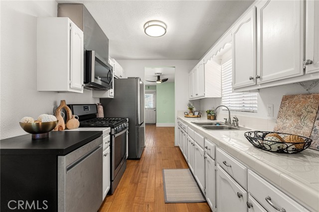 Detail Gallery Image 10 of 32 For 4390 Edgewood, Riverside,  CA 92506 - 2 Beds | 2 Baths