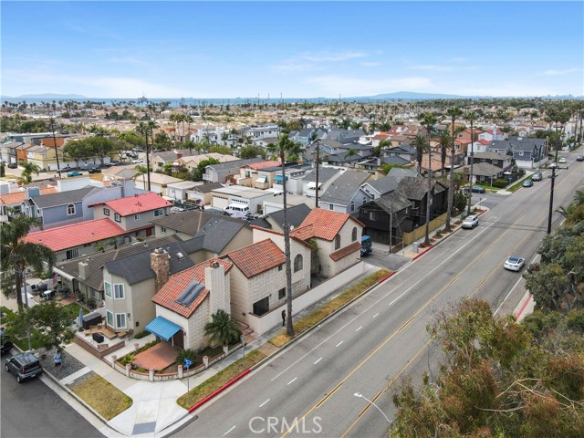 627 19th Street, Huntington Beach CA: https://media.crmls.org/medias/5325fd86-217f-4da4-a101-fc14d6858a6a.jpg
